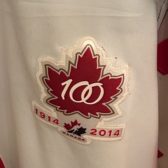 Team Canada Zach Fucale #31 Autographed Hockey Jersey, Men’s size S - Picture 4 of 13